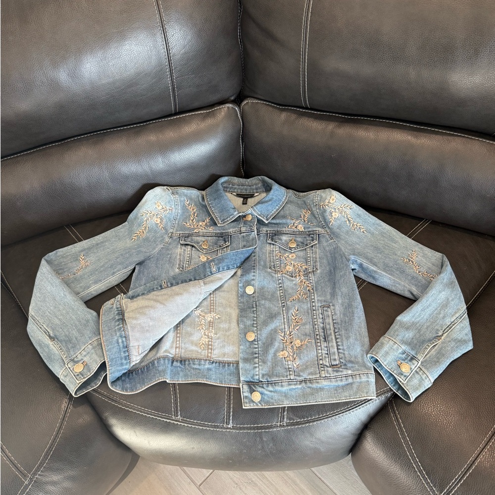 White House Black Market Light Blue Embroidered Jean Jacket 💙 - Picture 10 of 11